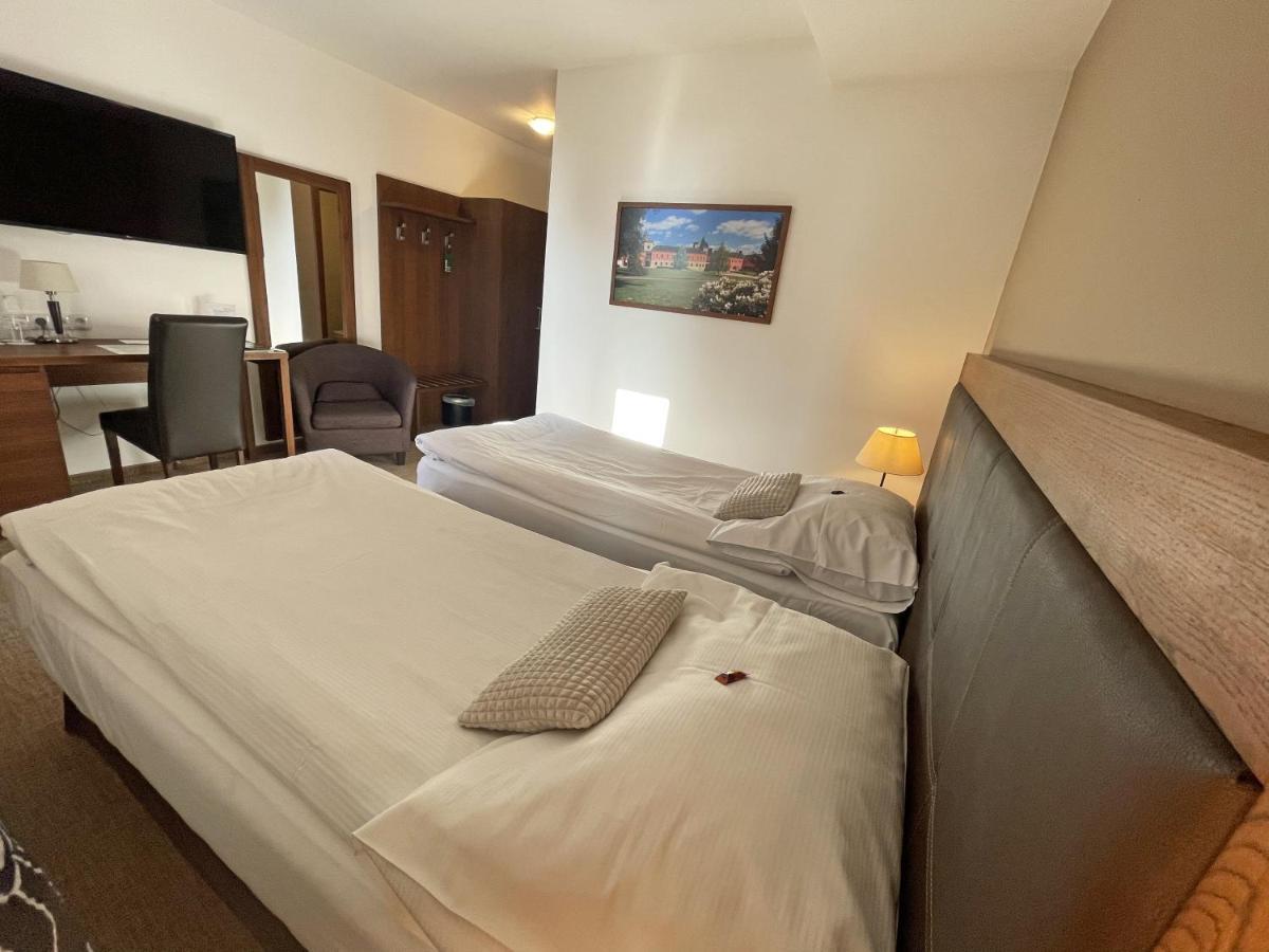 Hotel U Kvapilu Mnichovo Hradiště エクステリア 写真