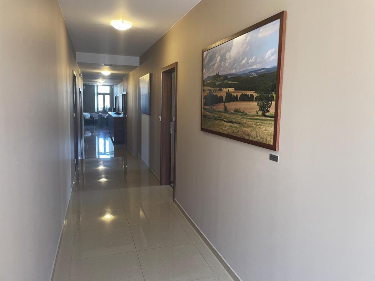 Hotel U Kvapilu Mnichovo Hradiště エクステリア 写真
