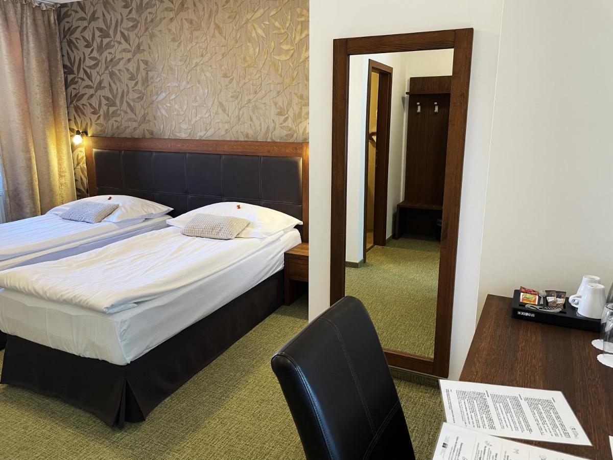 Hotel U Kvapilu Mnichovo Hradiště エクステリア 写真